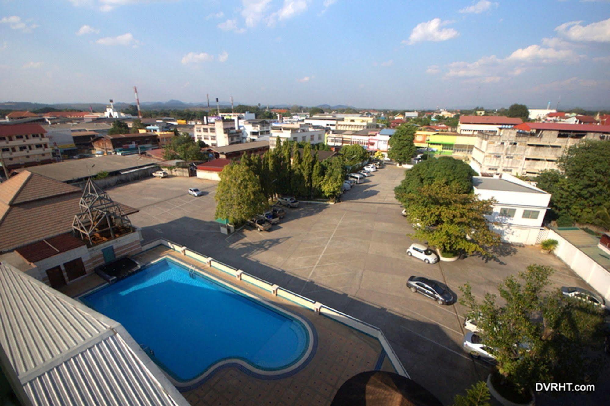 Dhevaraj Hotel Nan Extérieur photo
