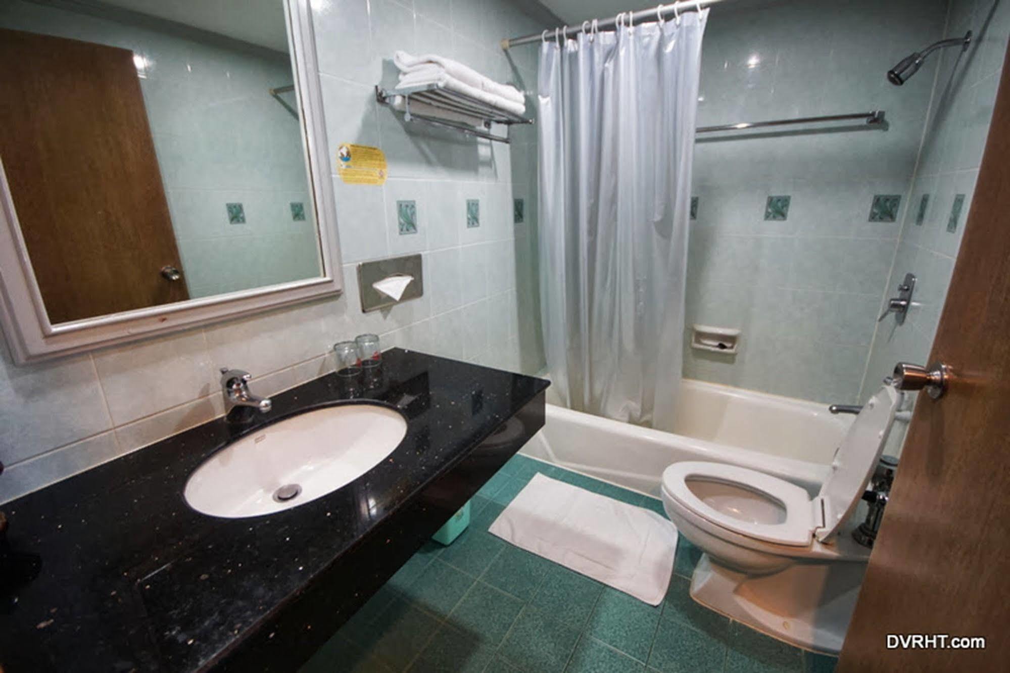 Dhevaraj Hotel Nan Extérieur photo
